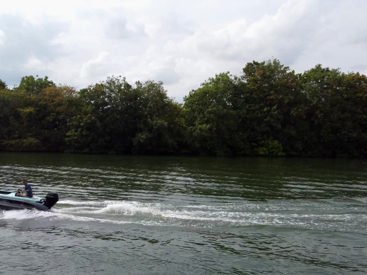 Realms Drift 340 cruising a river