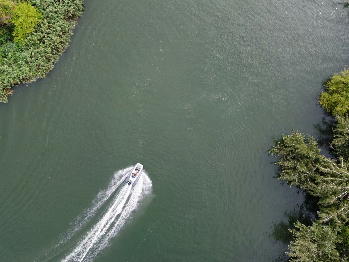 Realms Drift 340 tracking through a turn