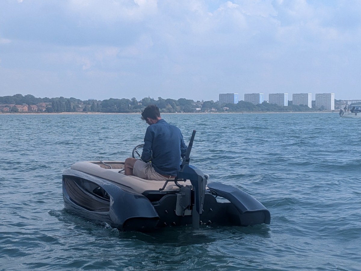 Realms Drift 340 heading out on open water