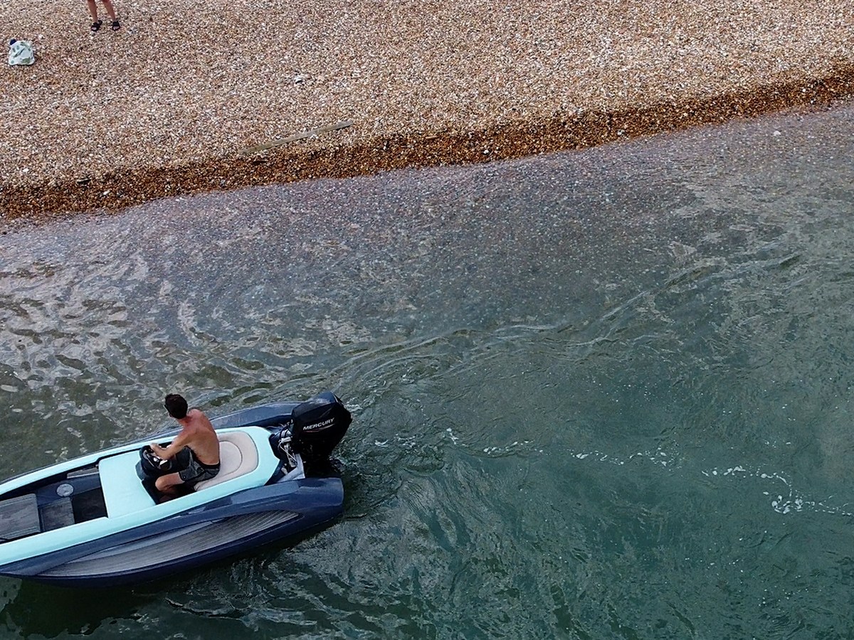 Realms Drift 340 holding a stable line coming ashore